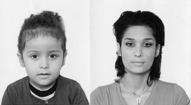 Zwei Passfotos sw - ein Kind und eine Frau