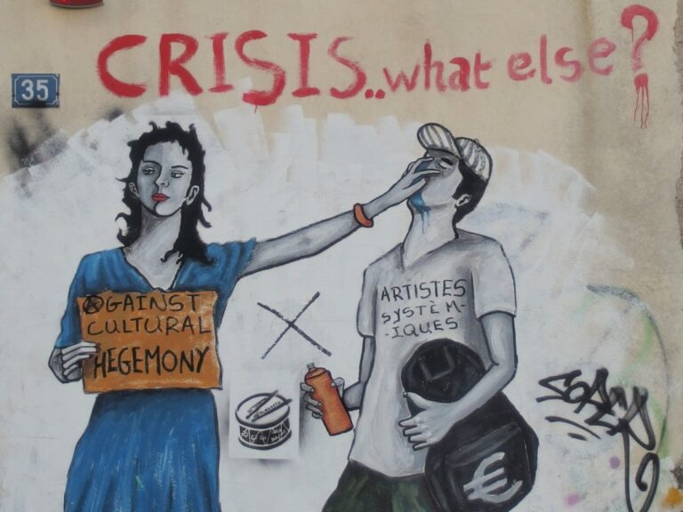 Graffiti an Haus Nr. 35: Crisis, what else?