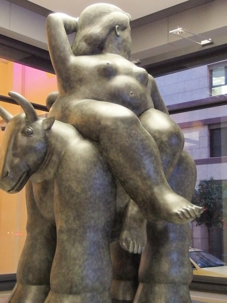 Skulptur Stier und Frau, Bronze